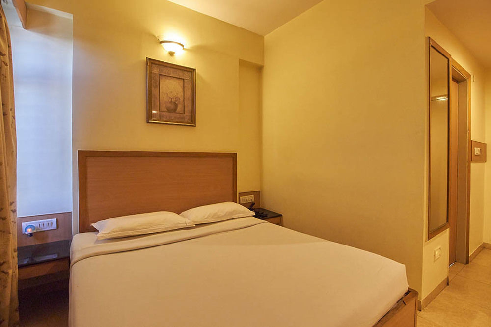 Hotel Roopa Mysore Eksteriør billede