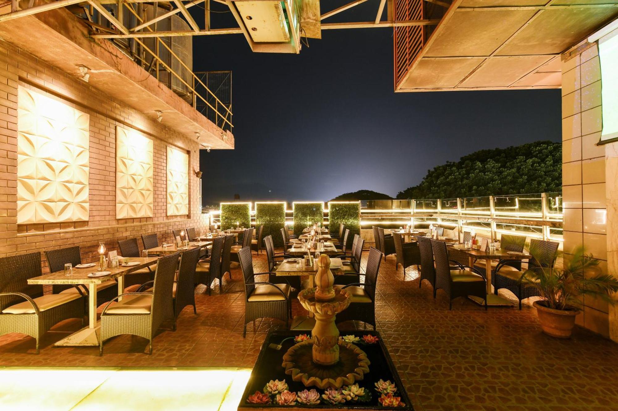 Hotel Roopa Mysore Eksteriør billede