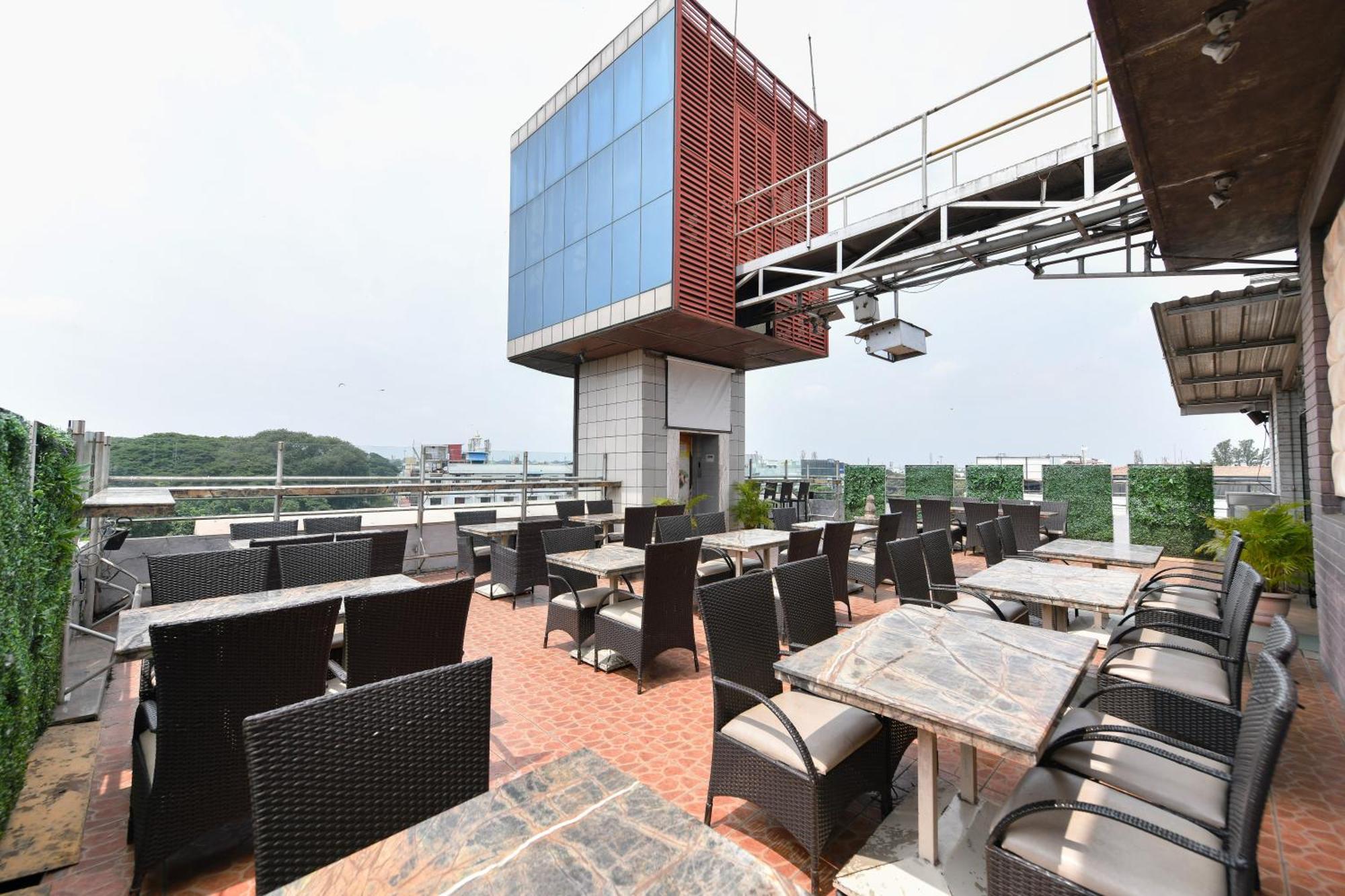Hotel Roopa Mysore Eksteriør billede