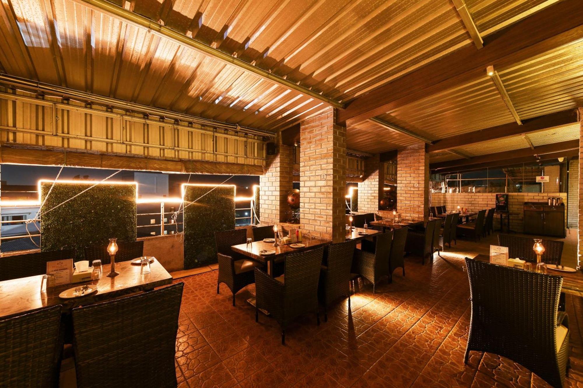 Hotel Roopa Mysore Eksteriør billede