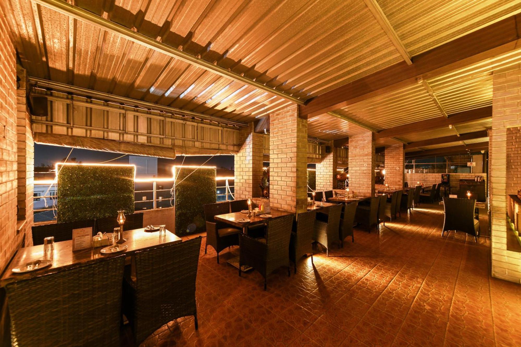 Hotel Roopa Mysore Eksteriør billede