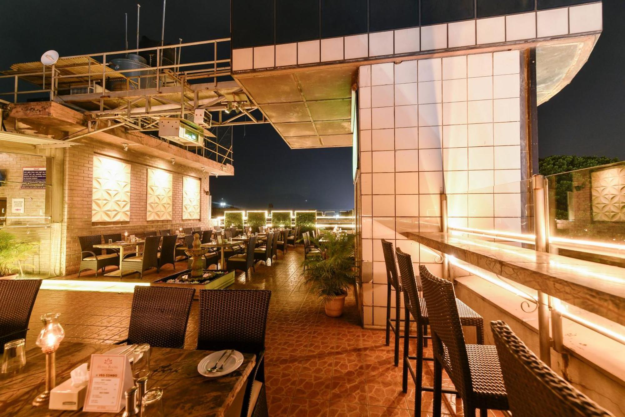 Hotel Roopa Mysore Eksteriør billede