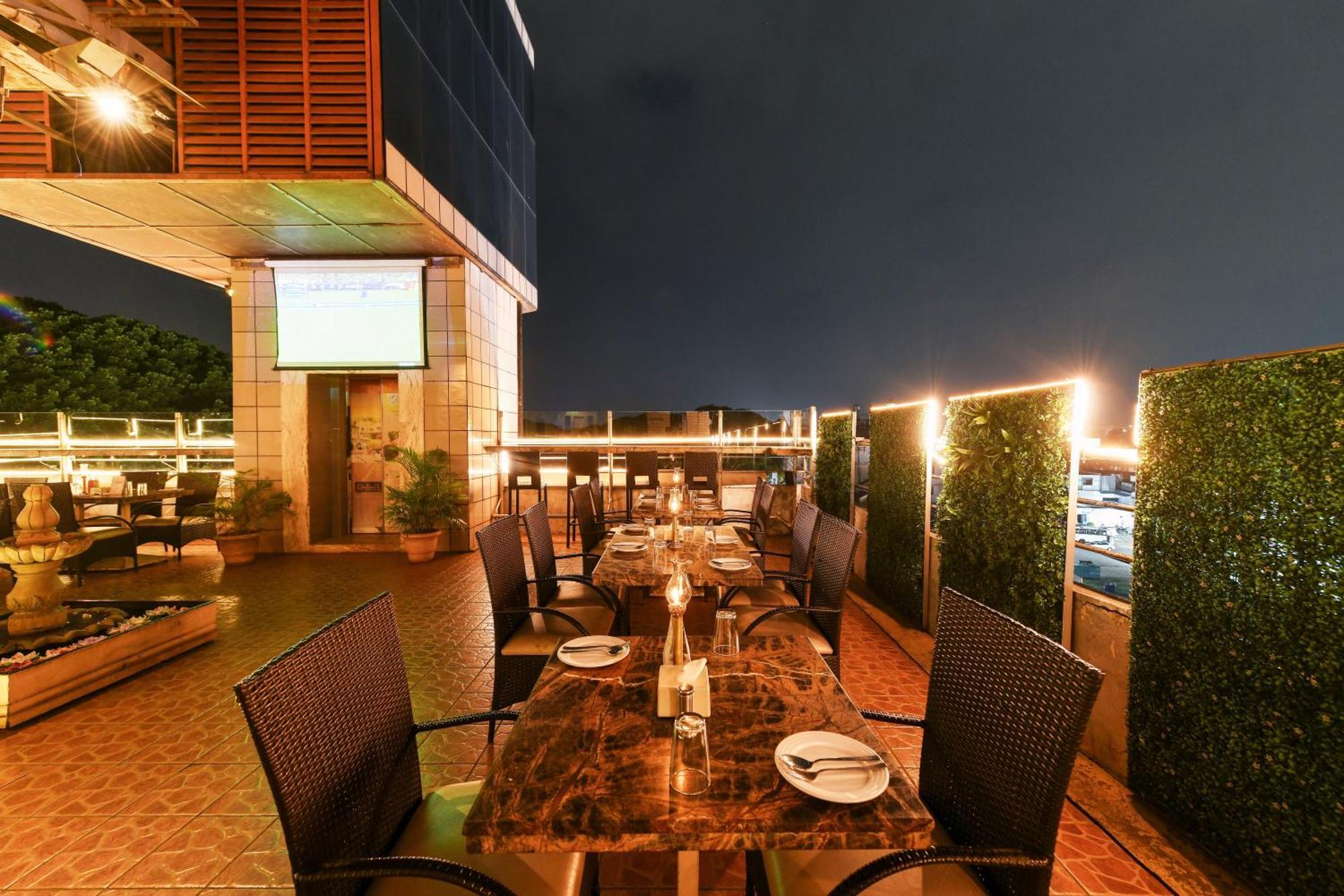 Hotel Roopa Mysore Eksteriør billede