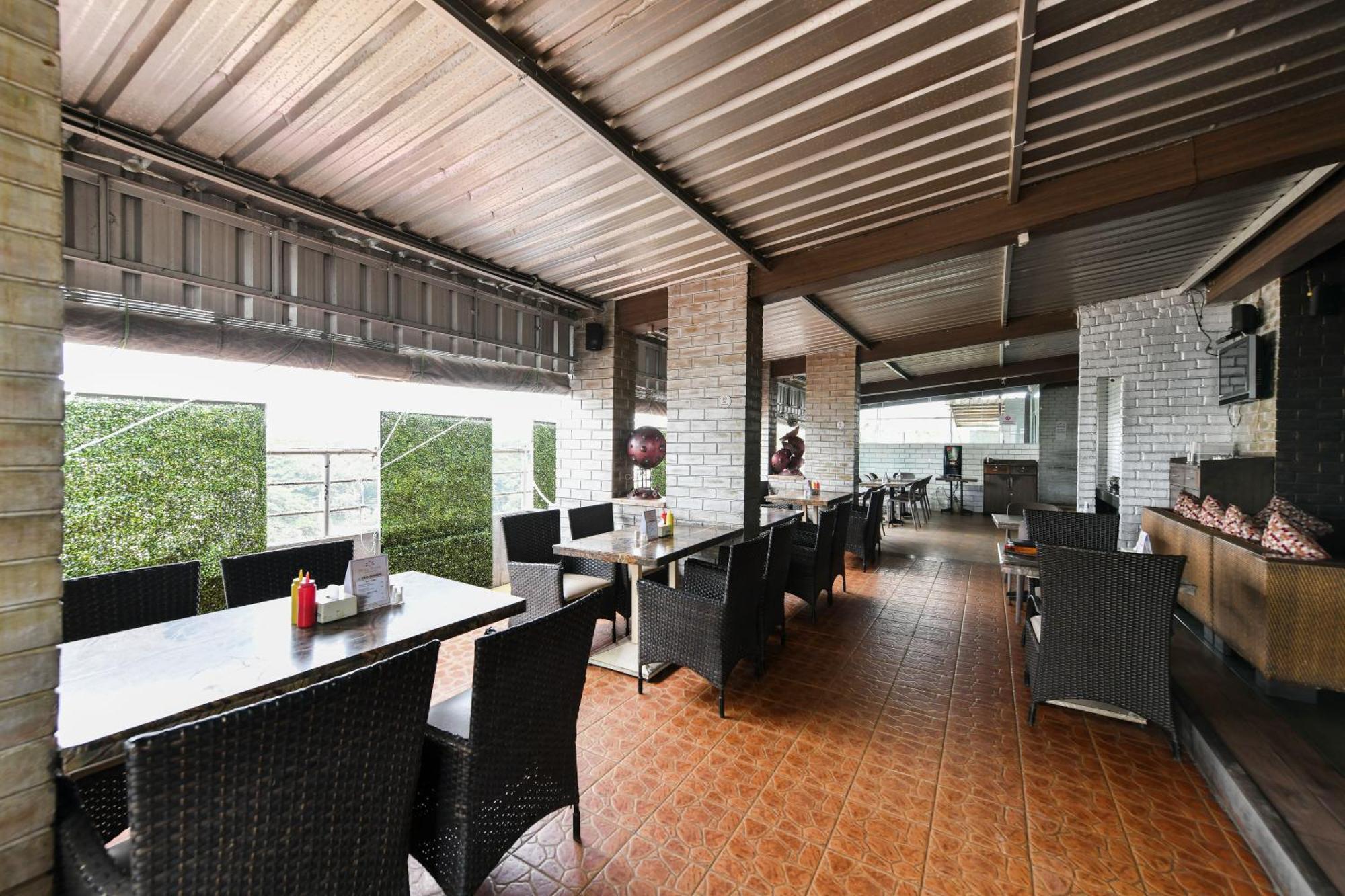 Hotel Roopa Mysore Eksteriør billede