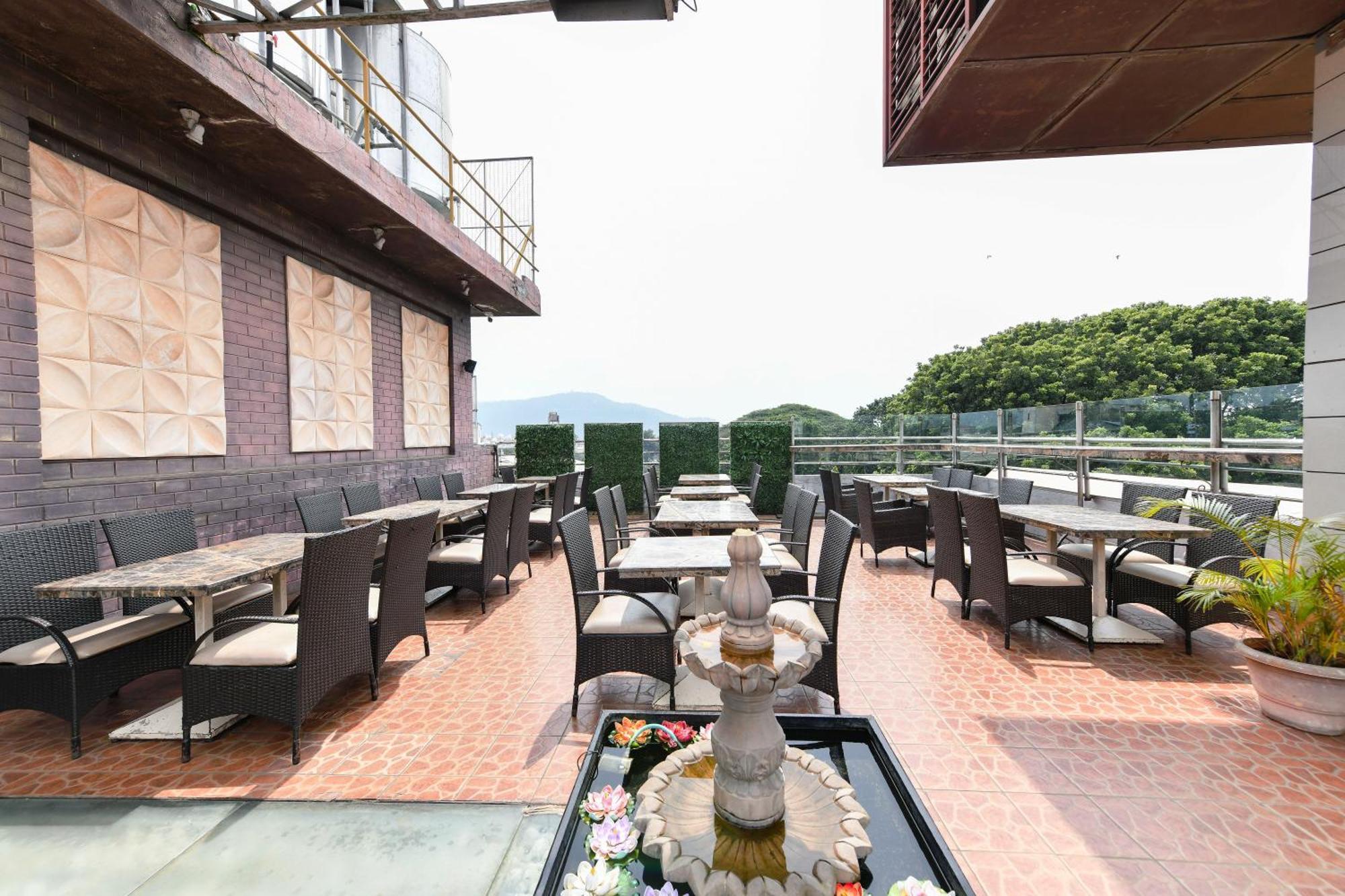 Hotel Roopa Mysore Eksteriør billede