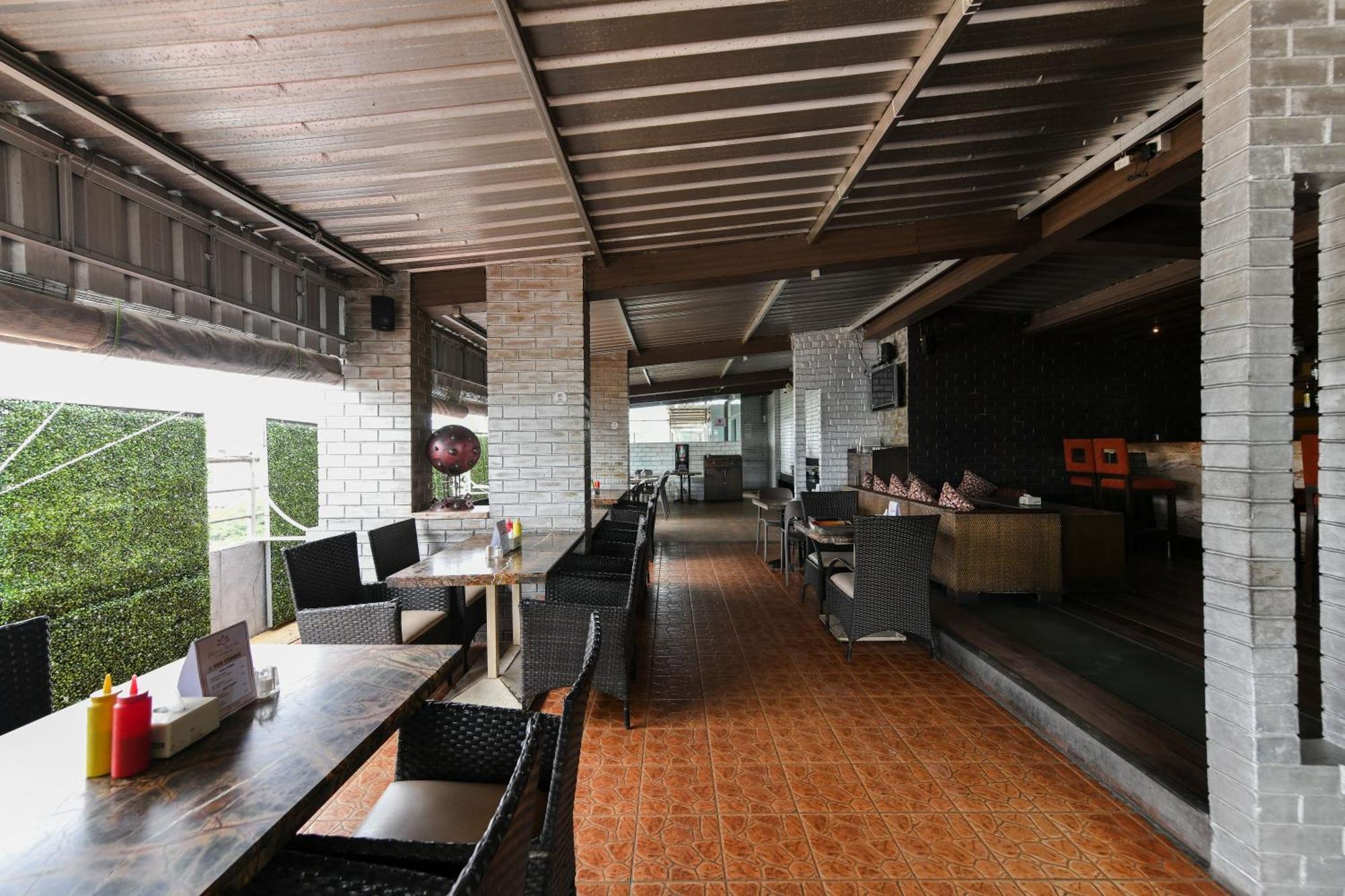 Hotel Roopa Mysore Eksteriør billede